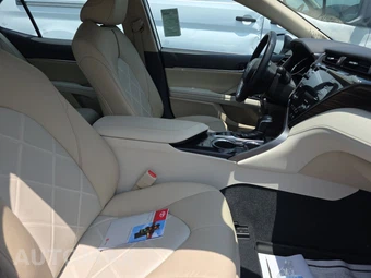 2019 Toyota Camry Hybrid XLE - miniatura 8