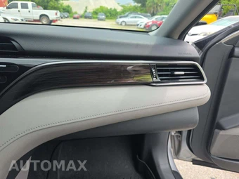 2019 Toyota Camry LE - miniatura 16