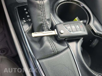 2019 Toyota Camry LE - miniatura 5