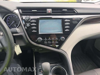 2019 Toyota Camry LE - miniatura 7
