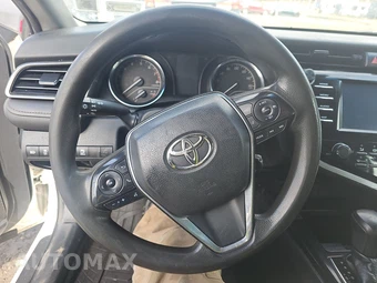 2019 Toyota Camry LE - miniatura 10