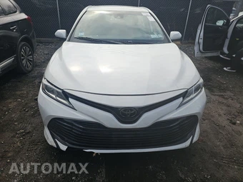 2019 Toyota Camry LE - miniatura 2