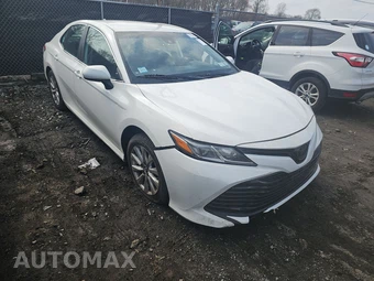 2019 Toyota Camry LE - miniatura 3