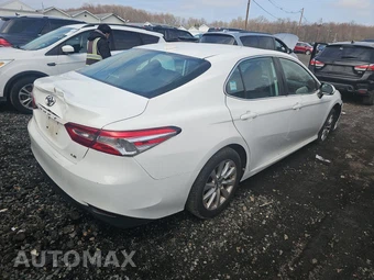 2019 Toyota Camry LE - miniatura 4