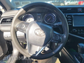 2019 Toyota Camry LE - miniatura 10