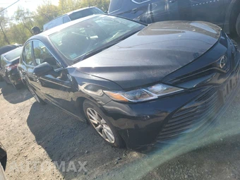 2019 Toyota Camry LE - miniatura 3