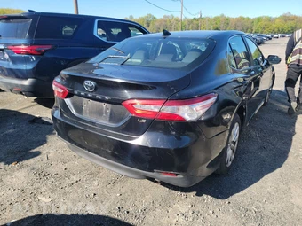 2019 Toyota Camry LE - miniatura 4