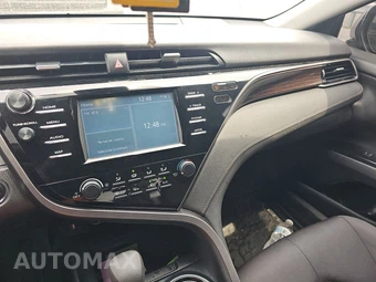 2019 Toyota Camry LE - miniatura 11
