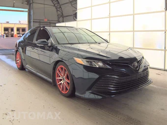 2019 Toyota Camry LE - miniatura 3