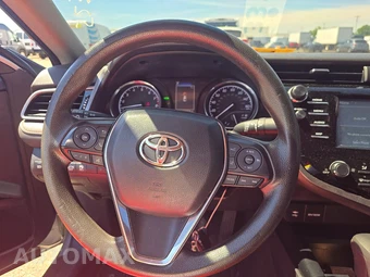 2019 Toyota Camry LE - miniatura 10