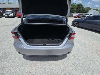 2019 Toyota Camry LE - miniatura 14