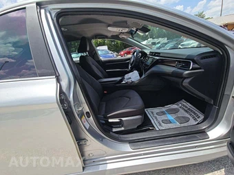 2019 Toyota Camry LE - miniatura 18