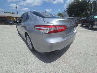 2019 Toyota Camry LE - miniatura 2