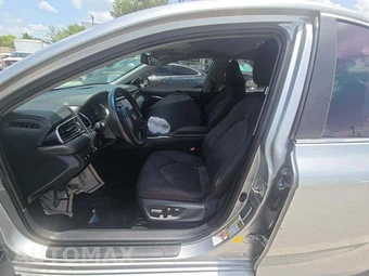 2019 Toyota Camry LE - miniatura 6
