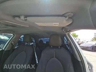 2019 Toyota Camry LE - miniatura 11