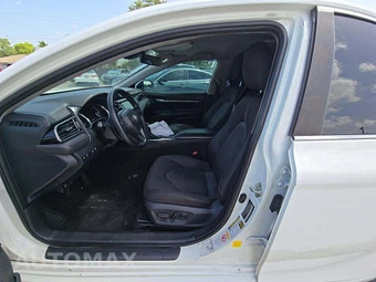 2019 Toyota Camry LE - miniatura 6