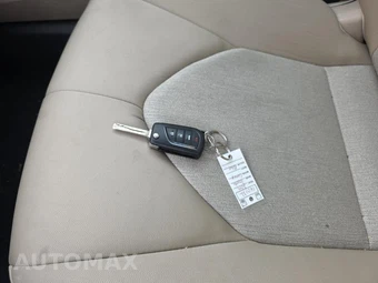 2019 Toyota Camry LE - miniatura 21