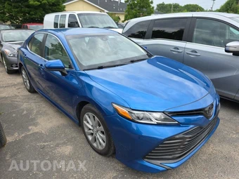 2019 Toyota Camry LE - miniatura 3