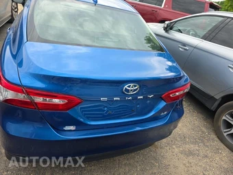 2019 Toyota Camry LE - miniatura 5
