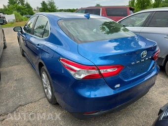 2019 Toyota Camry LE - miniatura 6