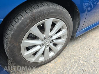 2019 Toyota Camry LE - miniatura 8