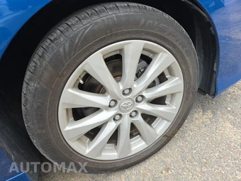 2019 Toyota Camry LE - miniatura 9