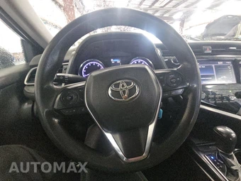 2019 Toyota Camry LE - miniatura 10