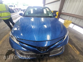 2019 Toyota Camry LE - miniatura 2