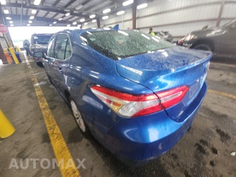 2019 Toyota Camry LE - miniatura 6