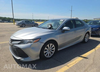 2019 Toyota Camry LE - miniatura 3