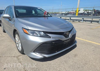 2019 Toyota Camry LE - miniatura 5