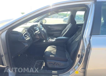 2019 Toyota Camry LE - miniatura 7