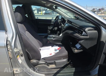 2019 Toyota Camry LE - miniatura 8