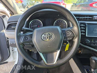 2019 Toyota Camry LE - miniatura 10
