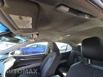2019 Toyota Camry LE - miniatura 17