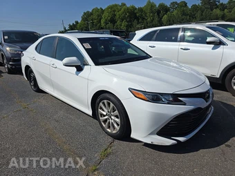 2019 Toyota Camry LE - miniatura 3