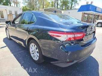 2019 Toyota Camry LE - miniatura 2