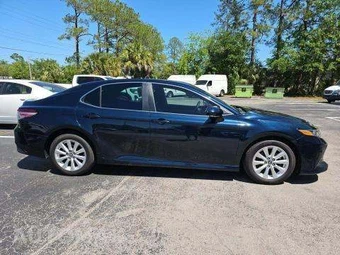 2019 Toyota Camry LE - miniatura 4