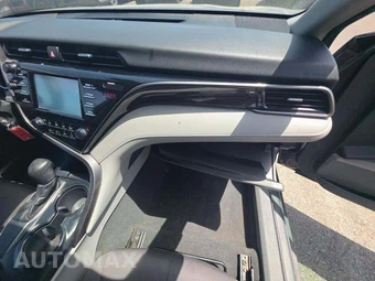 2019 Toyota Camry LE - miniatura 19