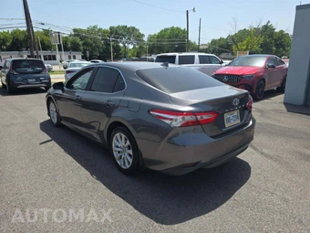 2019 Toyota Camry LE - miniatura 2