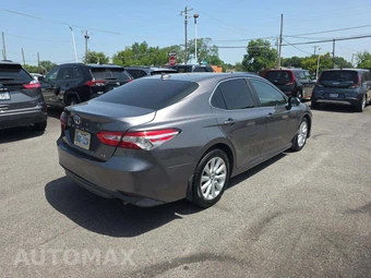 2019 Toyota Camry LE - miniatura 3