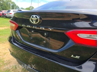 2019 Toyota Camry LE – miniatura 26