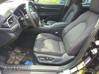 2019 Toyota Camry LE – miniatura 3