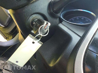 2019 Toyota Camry LE – miniatura 5