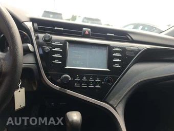 2019 Toyota Camry LE – miniatura 7
