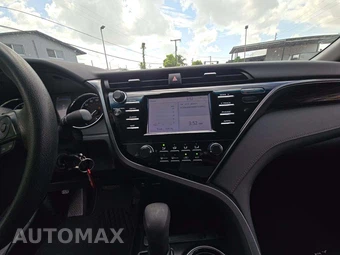 2019 Toyota Camry LE - miniatura 7