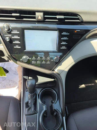 2019 Toyota Camry LE - miniatura 10