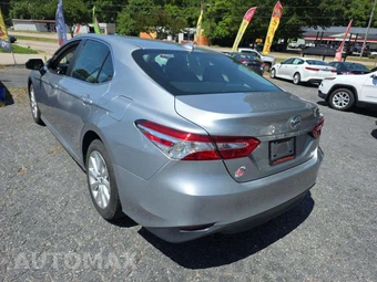 2019 Toyota Camry LE - miniatura 2