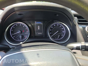 2019 Toyota Camry LE - miniatura 9