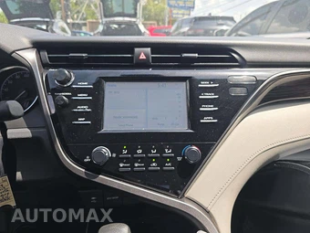 2019 Toyota Camry LE - miniatura 10